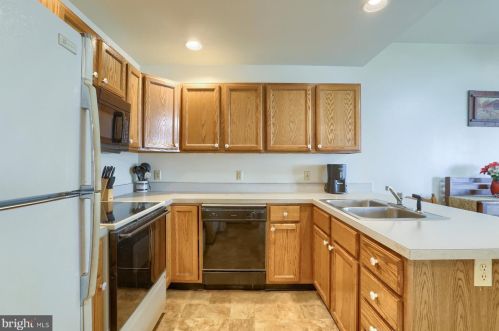 5 Thornhill Ct, Carlisle PA  17015-7669 exterior