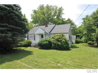 2839 Santee Rd, Bethlehem, PA 18020-2851