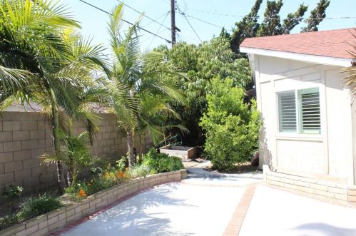 1674 Chateau Pl, Anaheim CA 92802-1517 exterior