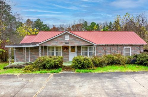 3932 Cumming Hwy, Holly Springs, GA 30115-2136