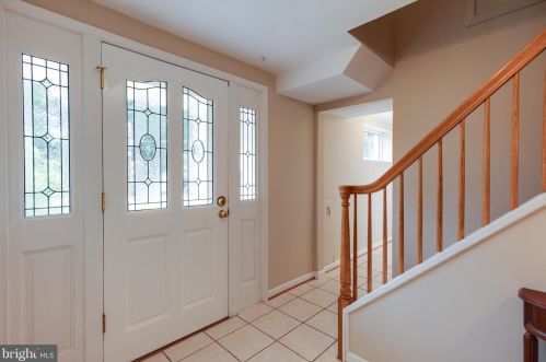 5623 Queensberry Ave, Springfield VA  22151-2711 exterior