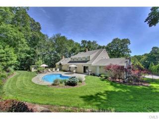 19 Winfield Dr, Huntington, CT 06484-3476