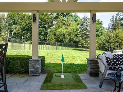 172 Catalpa Rd, Wilton CT  06897-2004 exterior