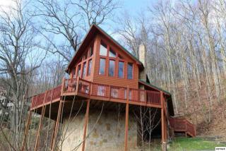 2775 Overholt Trl, Pigeon Forge, TN 37862-7935