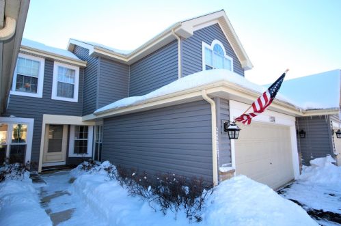 1074 Ridgefield Cir, Carol Stream, IL 60188-4706
