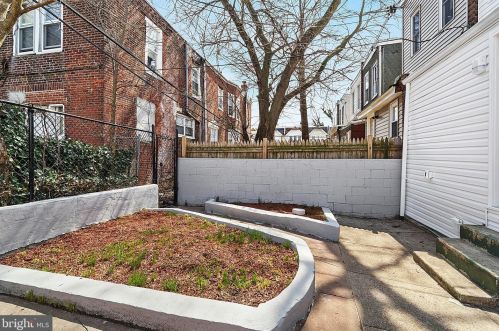 609 61 St, Philadelphia PA 19142-3402 exterior