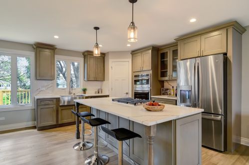 284 Middaugh Rd, Willowbrook IL  60514-1065 exterior