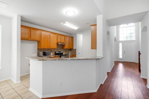 950 Grn Pond Dr, Garland TX 75040-1075 exterior