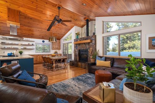 12755 Rainbow Dr, Truckee CA  96161-2645 exterior