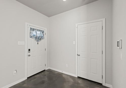 1729 Tucker St, Fort Worth TX  76104-1828 exterior