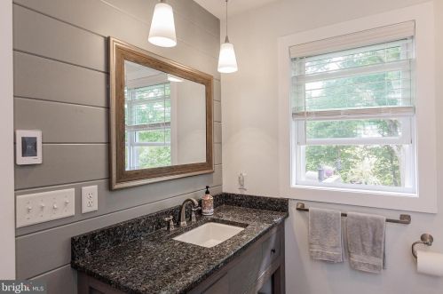 1740 Southport Dr, Lancaster PA  17603-9351 exterior