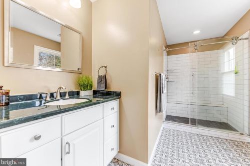 5006 Ten Mills Rd, Columbia MD 21044-1527 exterior