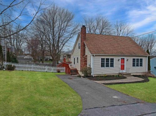 34 Damon Ave, Nashua, NH 03064-1228