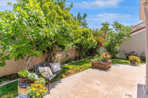 31 Del Perlatto, Irvine CA  92614-5359 exterior