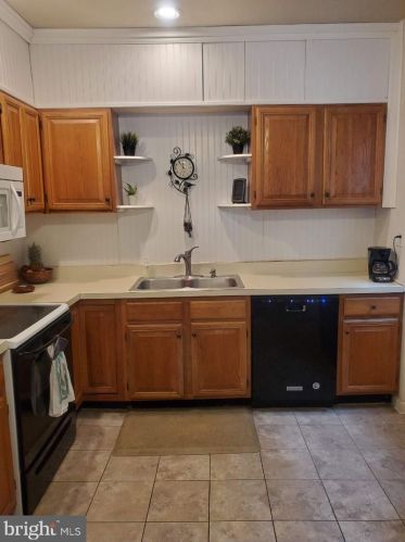 459 Strawberry St, Lancaster PA  17602-4465 exterior