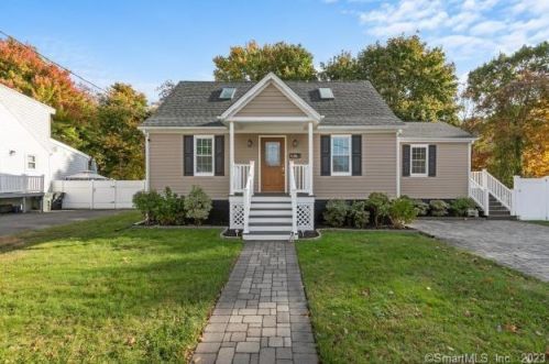85 Mayflower Pl, Milford, CT 06460-4560