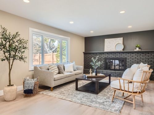 7083 Oneida Cir, Englewood CO  80112-1125 exterior