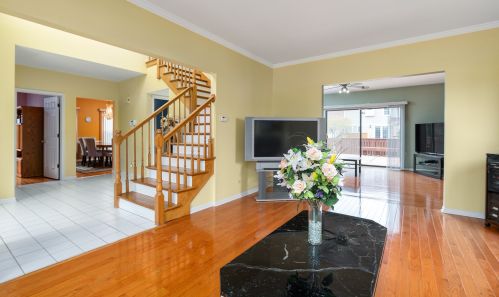 750 Waterford Dr, Des Plaines, IL 60016-8727