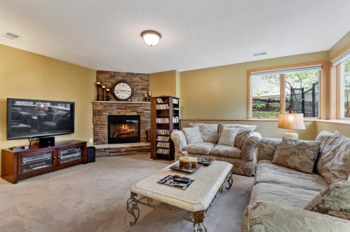 2225 Estates Dr, Saint Paul MN  55122-4032 exterior