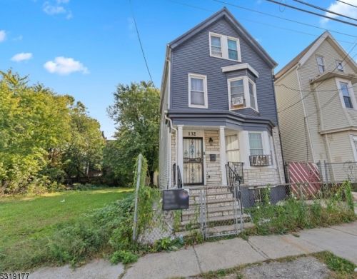 132 Badger Ave, Newark, NJ 07108-1902