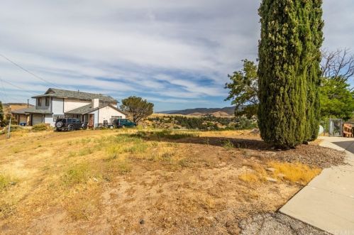14342 Hardtree Dr, Leona Valley, CA 93532-1447