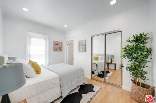 1350 Carlton Dr, Glendale CA  91205-1421 exterior