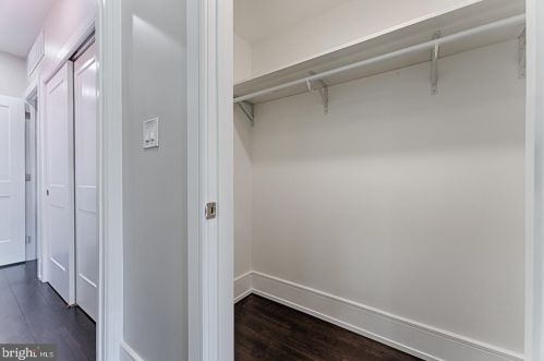 950 Front St, Philadelphia PA 19147-0043 exterior