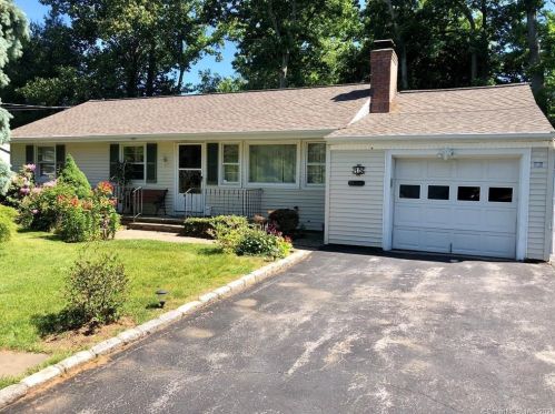 15 Powder Horn Rd, Norwalk, CT 06850-4427
