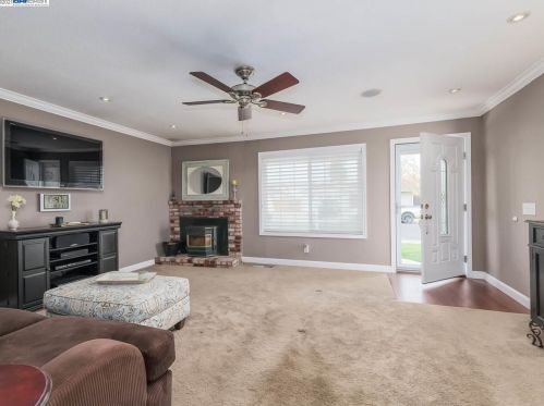 453 Hanover St, Livermore, CA 94551-1845