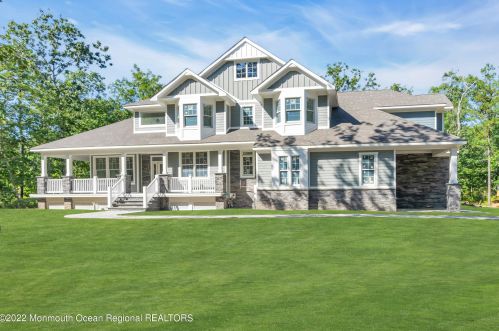 7 Pointe Dr, Jackson Twp, NJ 08527-4964