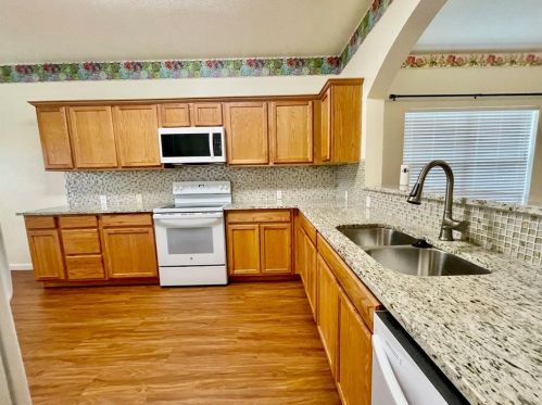 9408 Brents Elm Dr, Austin TX  78744-7951 exterior