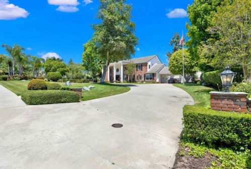 1156 Sugarbush Dr, Vista CA 92084-7464 exterior