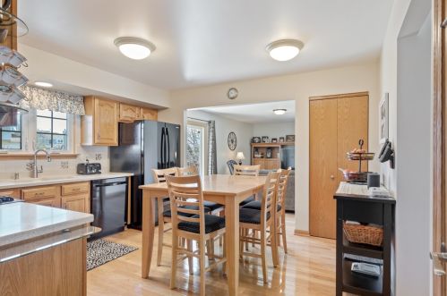 723 Warwick Dr, Carol Stream IL  60188-4332 exterior