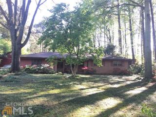5498 Francis Dr, Lilburn, GA 30047-6562