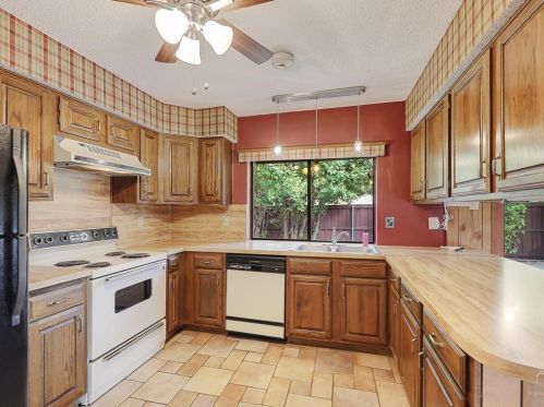 2602 Holy Cross Ln, Garland TX 75044-4673 exterior