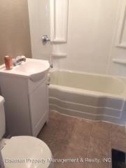 3111 Robinwood Dr, Fort Wayne IN  46806-1247 exterior