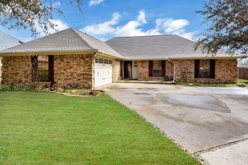 4640 Ridgeside Dr, Fort Worth, TX 76180-8136