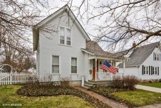 417 Elm St, Batavia, IL 60510-2524