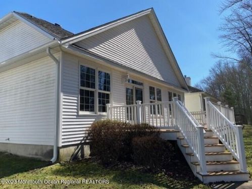 63 Barberry Dr, Tinton Falls, NJ 07712-8553