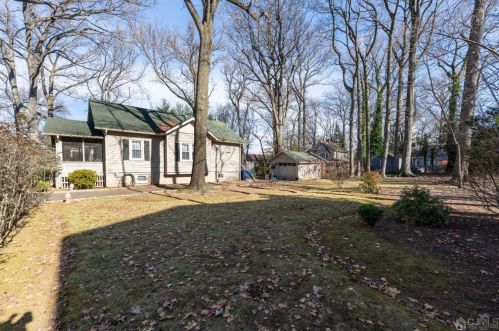 8 Cliffwood Pl, Metuchen, NJ 08840-2303