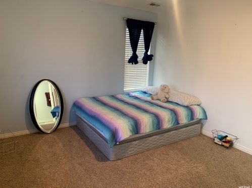 6343 Traveler Ln, Taylorsville UT 84081-3211 exterior