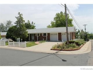 1200 Marigold Dr, Denver, CO 80221-3928
