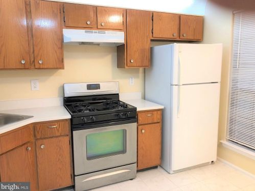 6 Wosniak Ct, Trenton NJ  08648-2630 exterior