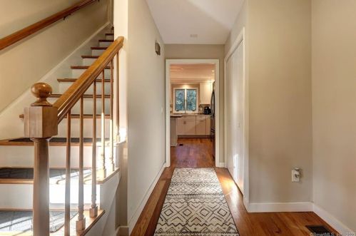 8 Captains Watch, Huntington CT  06484-5914 exterior