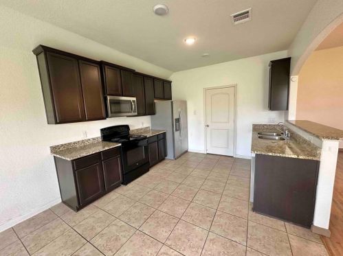 1555 Twin Estates Dr, Uhland TX  78640 exterior