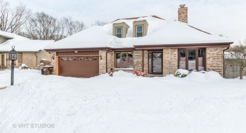 5323 Fawn Ct, Oak Forest, IL 60452-2200
