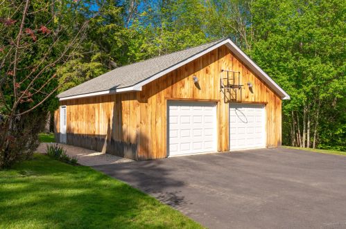 2 Youngs Ln, Freeport ME  04032-6261 exterior