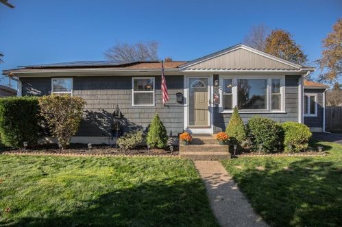 65 Lionel Ave, Coventry, RI 02816-5946