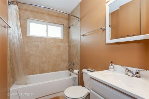 116 Edgehill Dr, Lemont IL  60440-2805 exterior