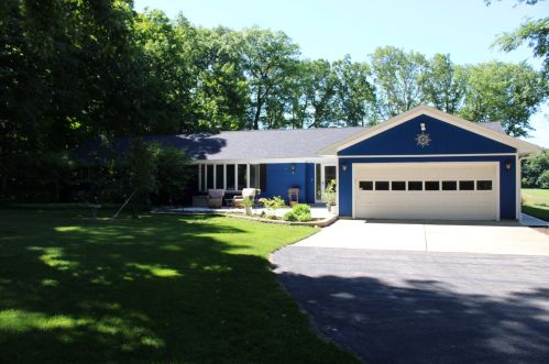 11658 Deerpath Rd, Sycamore, IL 60178-9055